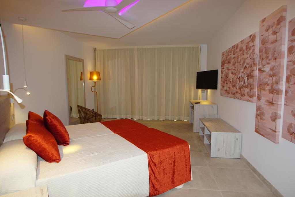 Hotel Abrat Sant Antoni de Portmany Dış mekan fotoğraf