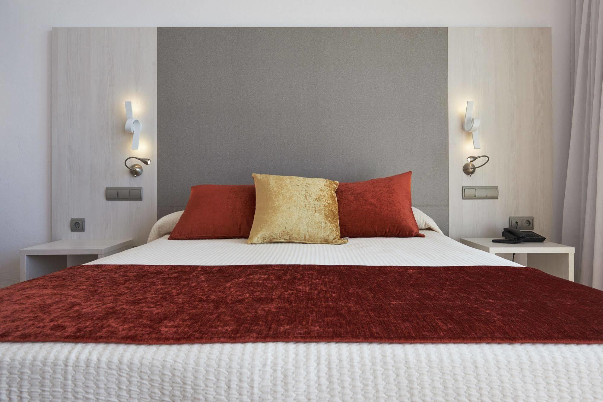 Hotel Abrat Sant Antoni de Portmany Dış mekan fotoğraf